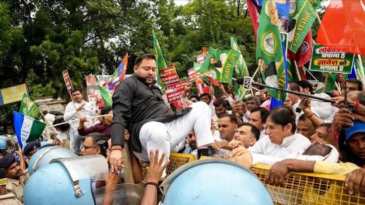 Bihar INDIA Bloc Marches to Lok Bhavan, Demands CEC Gyanesh Kumar’s Resignation Over SIR Dispute