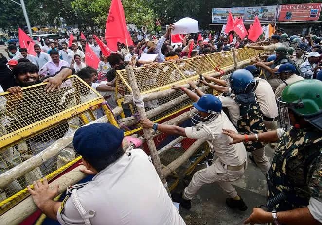 Patna Students Protest Against SIR, Demand CEC Gyanesh Kumar’s Resignation